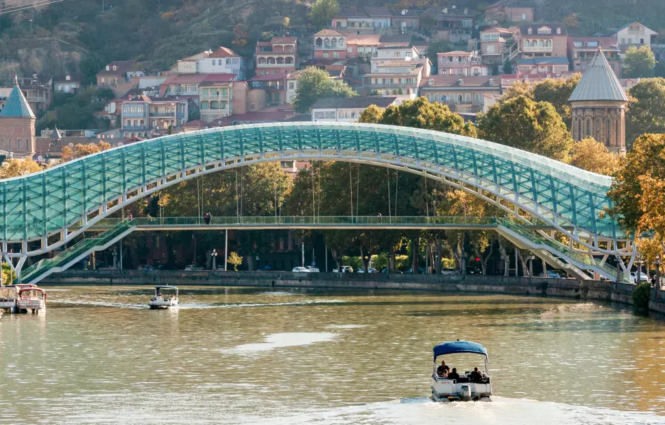 მტკვარზე ტივით ცურვა