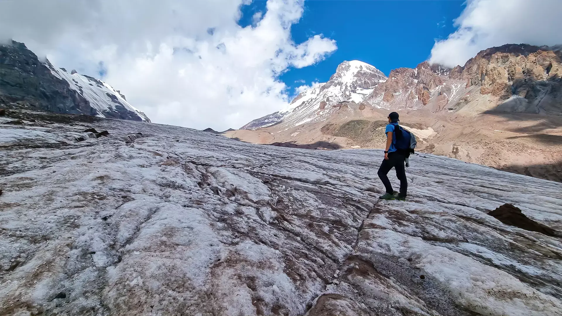 Gergeti Galcier Hiking